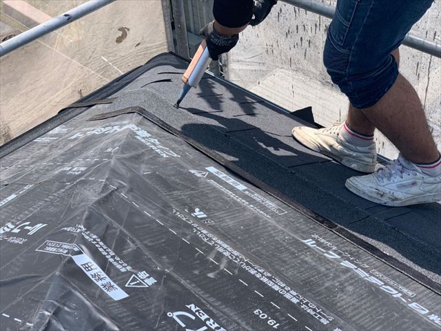 オークリッジスーパーにシングルセメントを付ける作業