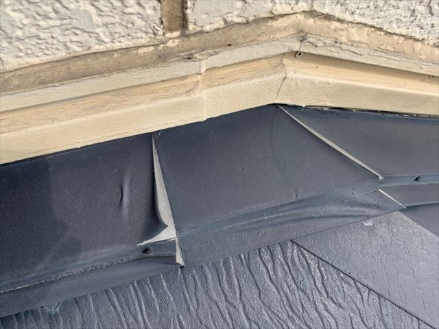 水切り金具の塗膜剥離