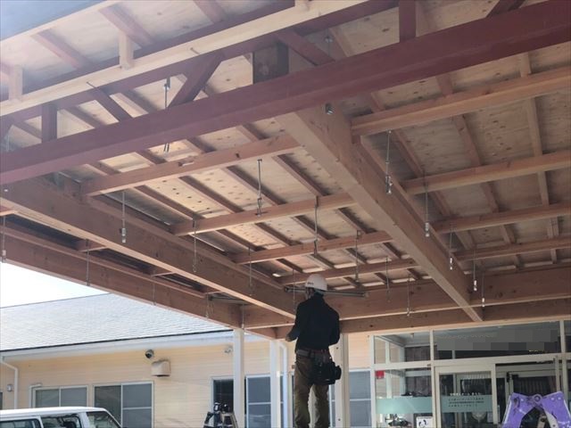 天井下地の施工作業