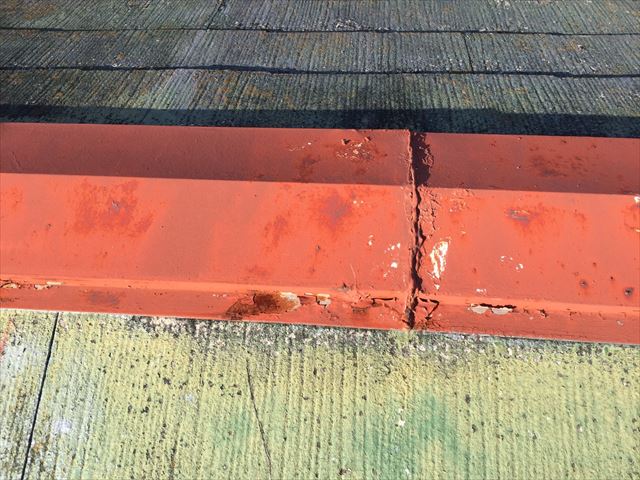 錆びの発生した棟板金