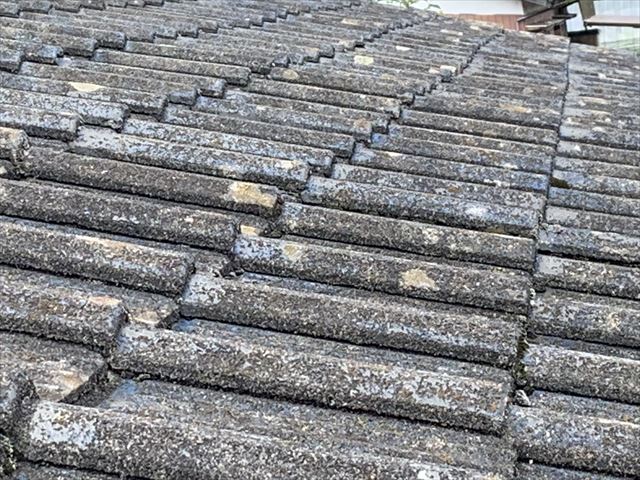田布施町で雨漏りの危険性のある劣化したセメント瓦の現地調査へ伺いました 田布施町で雨漏りの危険性のある劣化したセメント瓦の現地調査へ伺いました