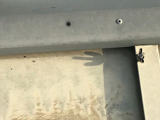 板金のビスの抜け