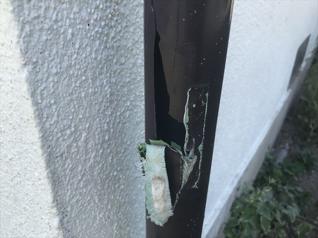破損した竪樋