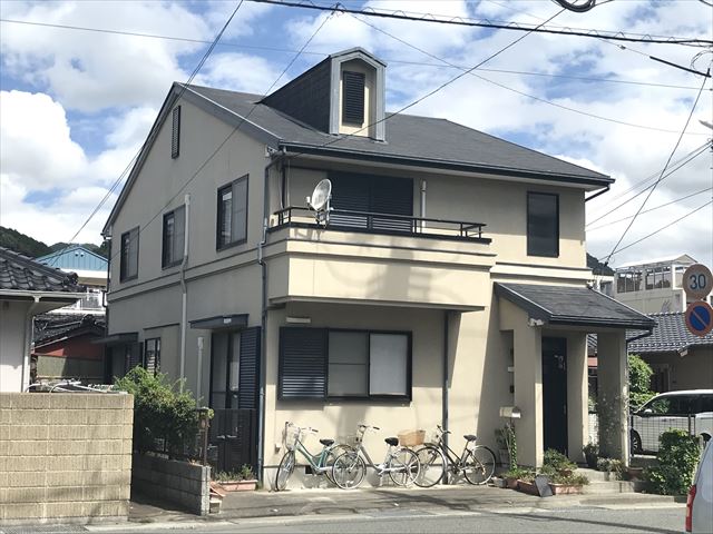 スレート屋根・モルタル外壁の家