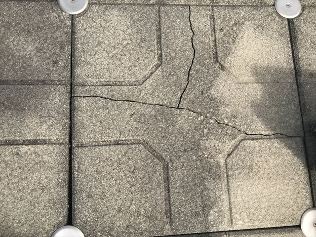 断熱ブロックのひび割れ