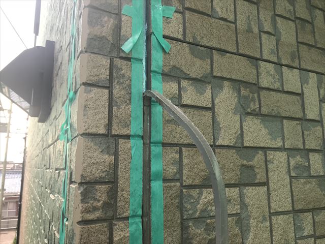 古くなったシーリングの除去