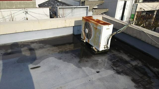 屋上の水溜まり