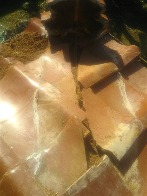 隅棟を解体した屋根