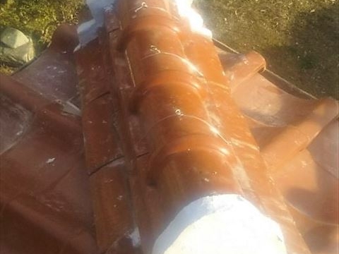 棟瓦取り直し工事をした瓦屋根の隅棟