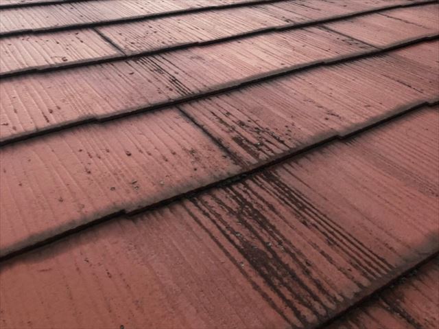 スレート屋根の重ね部分