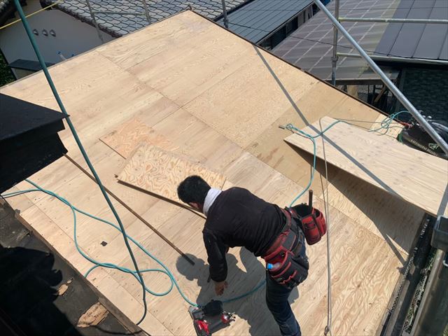 野地板の増し張り