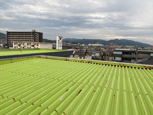 賃貸物件の折板屋根