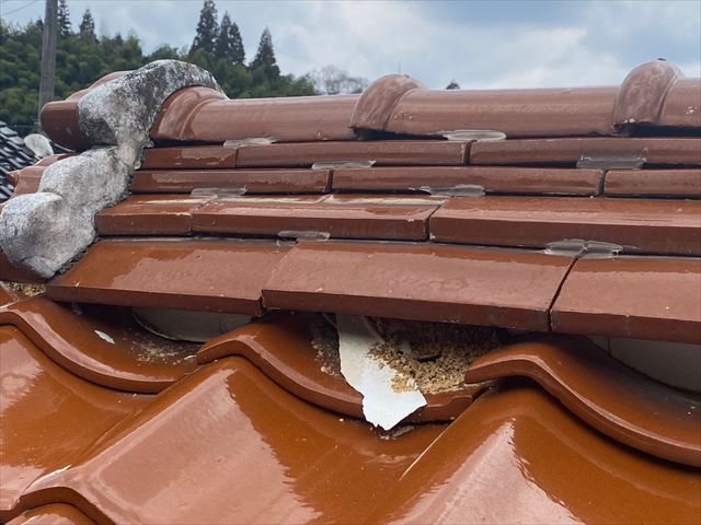 棟の漆喰の剥がれ