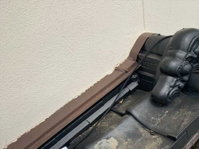 外壁と屋根の取り合い板金