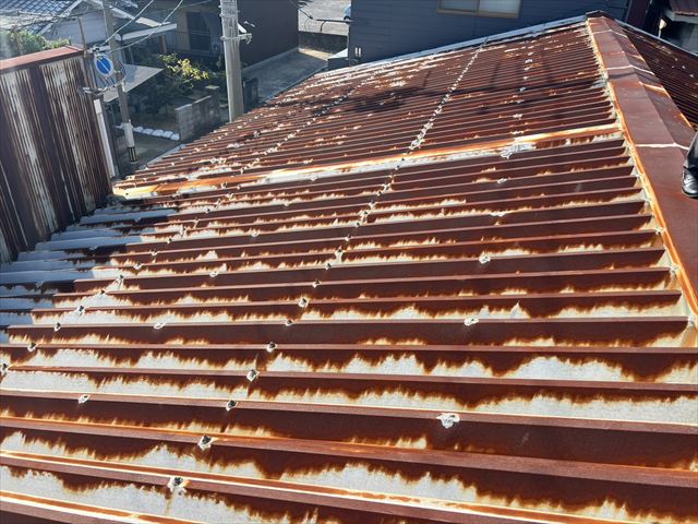 錆びた折板屋根