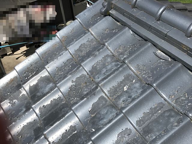 セメント瓦の塗膜の剥がれ