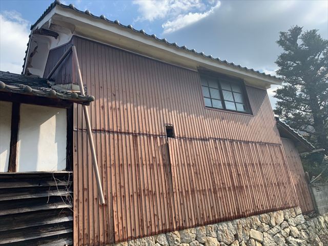 トタン外壁のめくれ・剝がれ