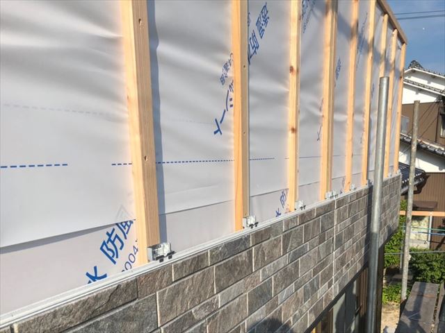 ベランダ外壁の胴縁とサイディング