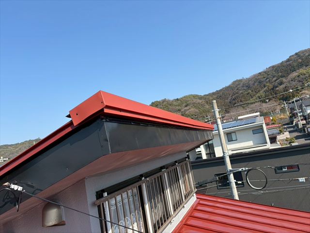 棟板金カバーの施工後