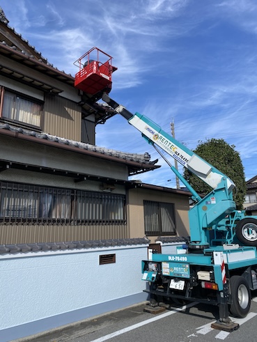 岡崎市　瓦屋根　修理　安く　高所作業車