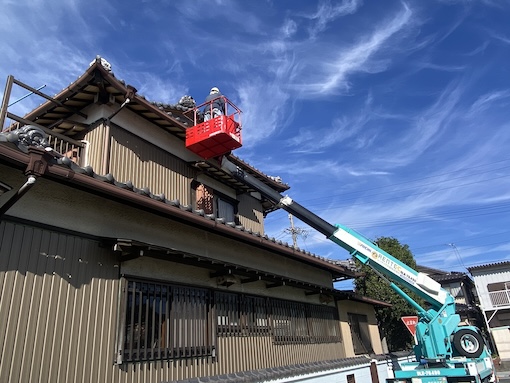 岡崎市　瓦屋根　修理　安く　高所作業車