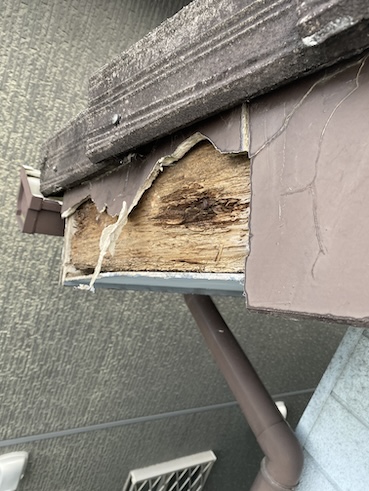 豊橋市　モニエル　ケラバ瓦　劣化　化粧破風　落下 下地　腐食