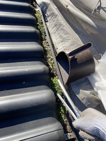 豊橋市　防鳥ネット設置　鳥の巣　屋根　太陽光パネル　ソーラー　雨樋　清掃