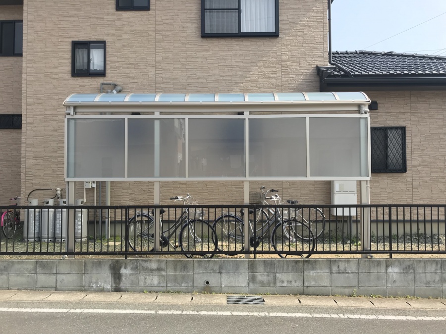 テラス屋根　自転車置き場