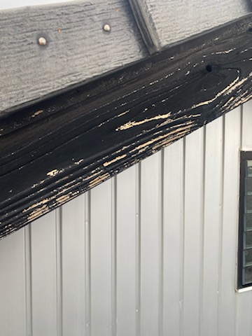 破風板の色褪せ