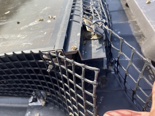 豊橋市　太陽光パネル　鳥の巣　被害　防鳥ネット　ソーラーフロンティア　施工不備