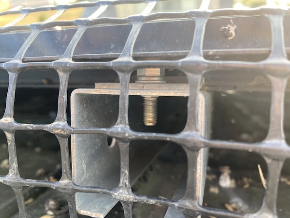 豊橋市　太陽光パネル　鳥の巣　被害　防鳥ネット　ソーラーフロンティア 点検