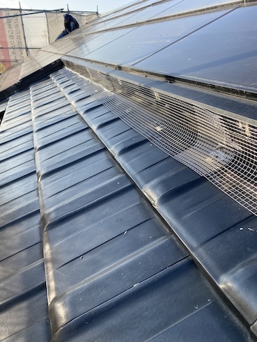 豊橋市　防鳥ネット　不具合やりかえ　鳥の巣　ハト　被害　太陽光パネル 　コーユー　バードブロッカー