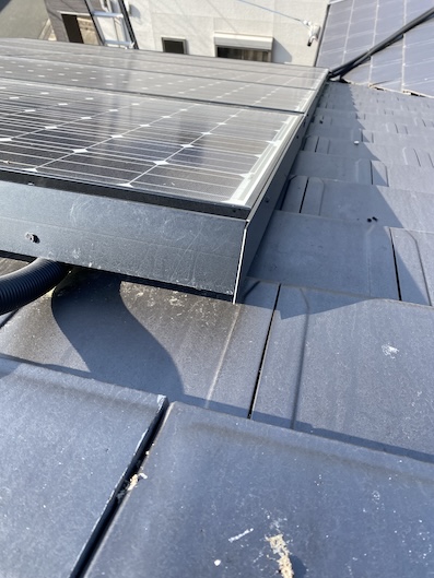 岡崎市　パナソニック　ソーラーパネル　太陽光　鳥の巣　被害　営巣　ムクドリ　瓦　屋根　調査