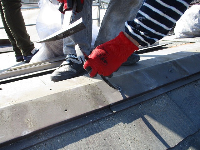 カラーベスト棟板金撤去