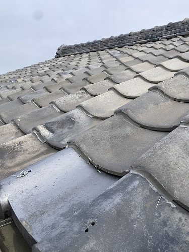 瓦　凍て　ずれ　隙間