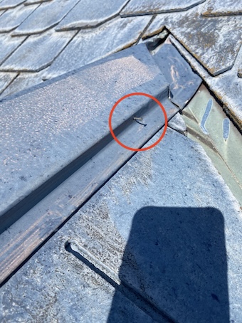 棟板金　釘浮き