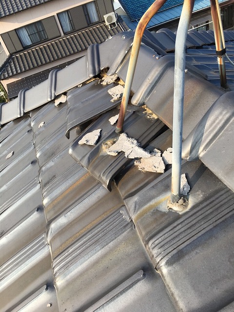 瓦　棟際　半端瓦　未固定　施工不良　豊橋市　