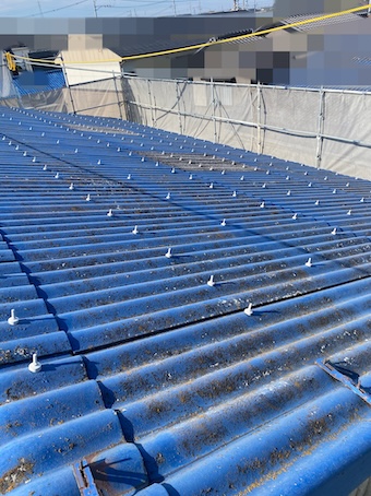 倉庫　大波スレート　屋根　雨漏り