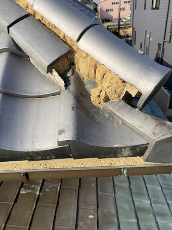 蒲郡市　屋根トラブル　雨漏り　棟瓦　調査