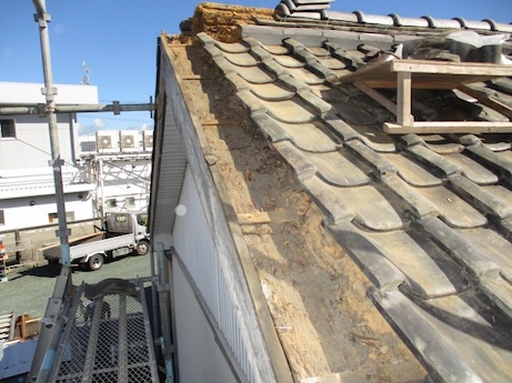 田原市　瓦屋根　破風板　破損　割れ　交換　修理　袖瓦　撤去