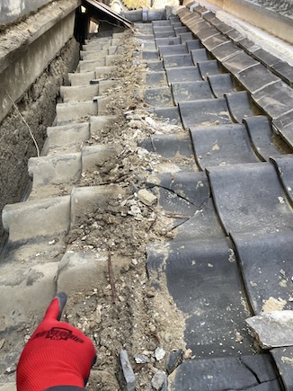 瓦割れ　雨漏り　原因　トタン屋根　撤去　豊橋市