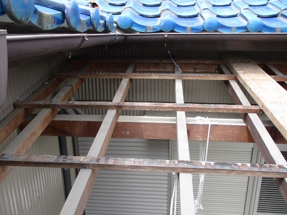 波板　下地　木製