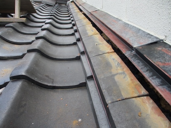 壁際　雨漏り修理　のし瓦　積み