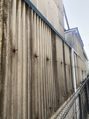 豊川市　工場　倉庫　大波スレート　部分修理　補修　張り替え