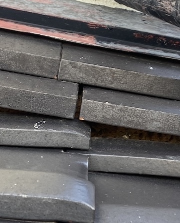 のし瓦　ずれ　隙間