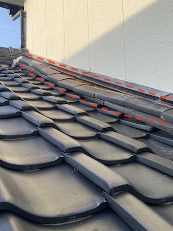 のし瓦　ずれ　壁際