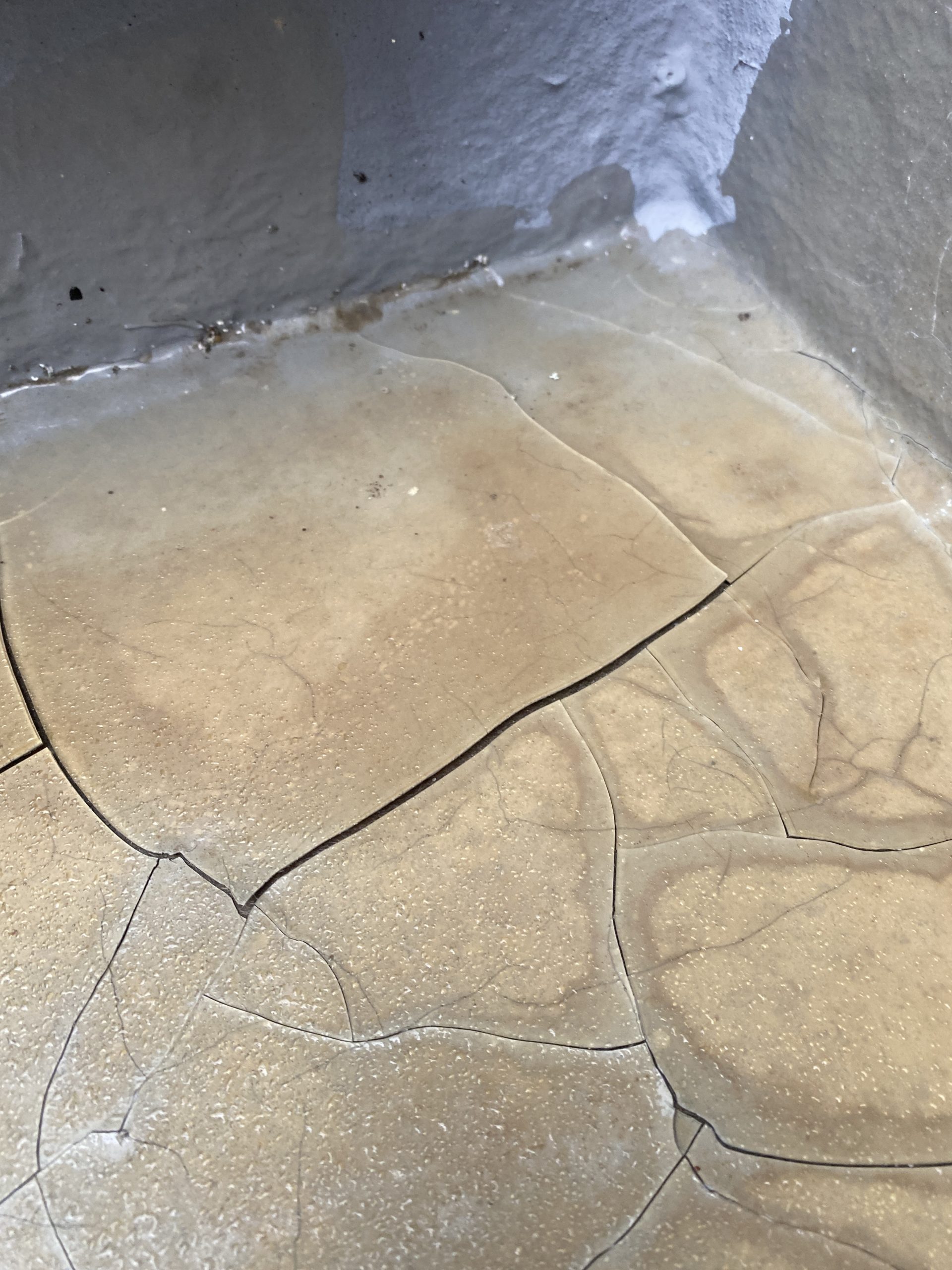 立ち上がり部分の割れ