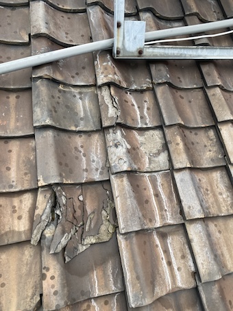 太陽熱温水器　架台　瓦割れ　雨漏り　豊川市