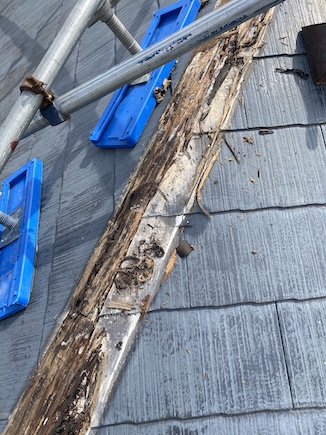 豊橋市　カラーベスト屋根　棟板金　貫板　腐る　劣化　木下地