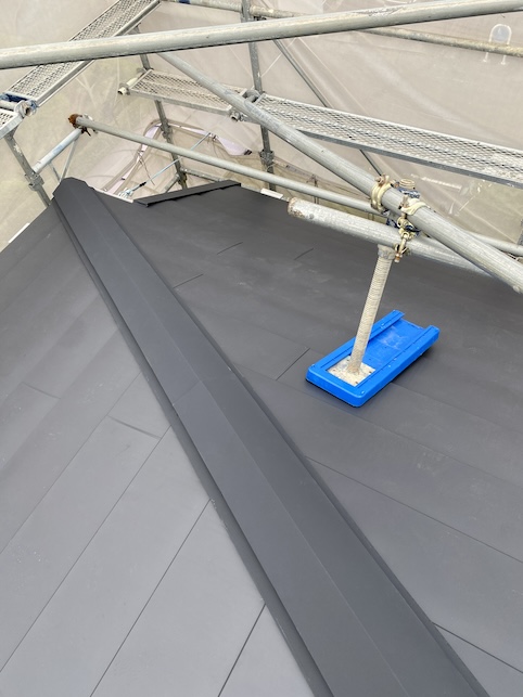 豊橋市　屋根カバー　横暖ルーフ　横葺き　棟板金